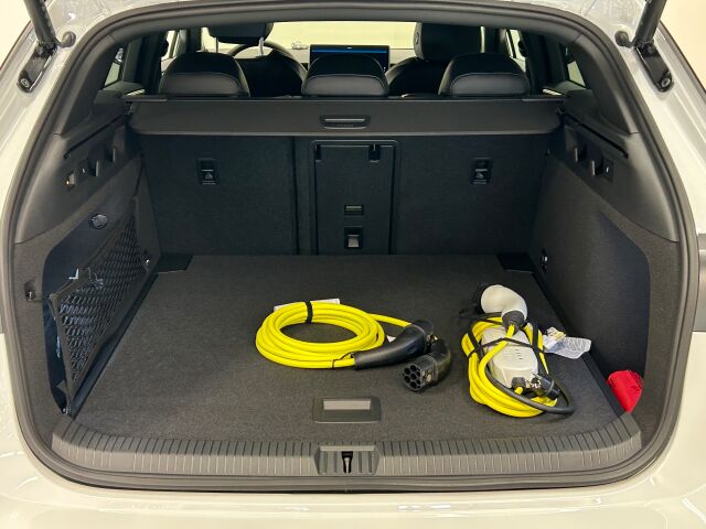 Volkswagen ID.7 2025 Tourer GTX 4MOTION 75-v Juhlamalli 250 kW, akku 86 kWh