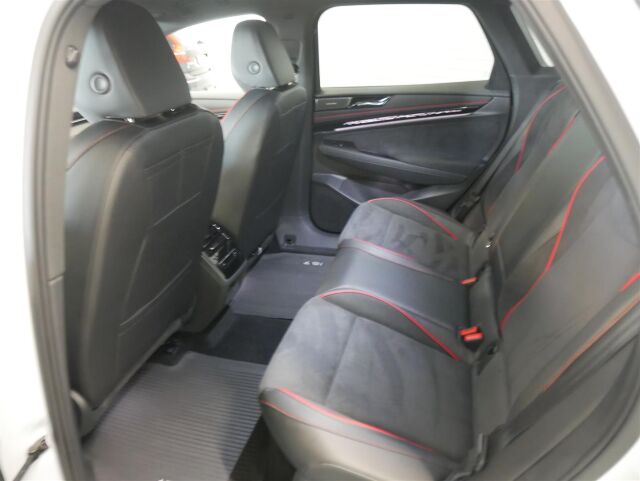 VOLKSWAGEN ID.7 2025 Tourer GTX 4MOTION 75-v Juhlamalli 250 kW, akku 86 kWh