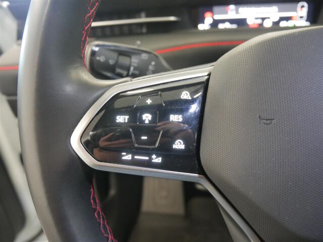 VOLKSWAGEN ID.7 2025 Tourer GTX 4MOTION 75-v Juhlamalli 250 kW, akku 86 kWh