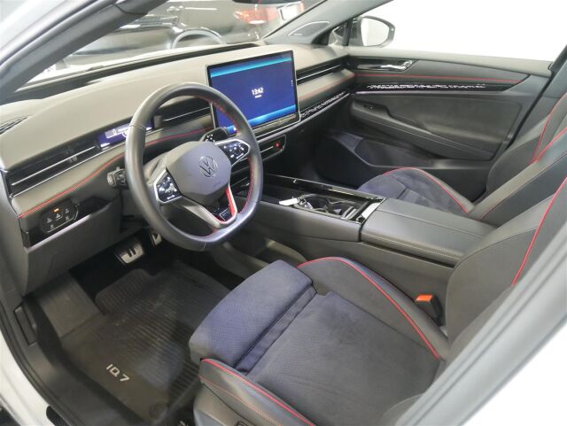 VOLKSWAGEN ID.7 2025 Tourer GTX 4MOTION 75-v Juhlamalli 250 kW, akku 86 kWh