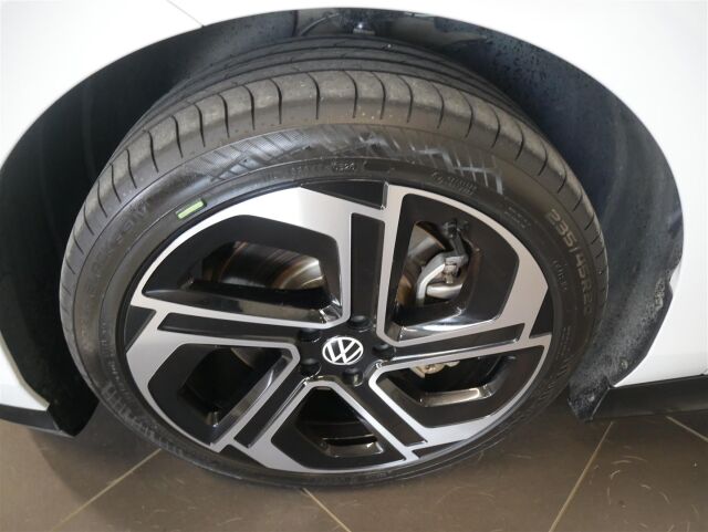 VOLKSWAGEN ID.7 2025 Tourer GTX 4MOTION 75-v Juhlamalli 250 kW, akku 86 kWh