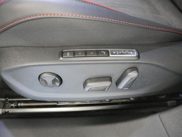 VOLKSWAGEN ID.7 2025 Tourer GTX 4MOTION 75-v Juhlamalli 250 kW, akku 86 kWh