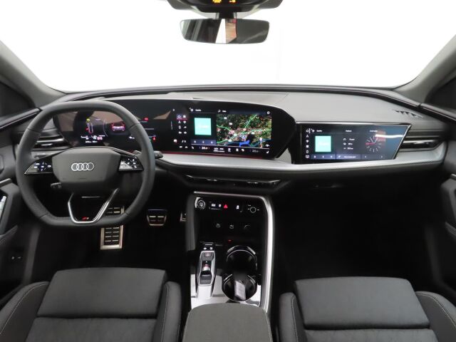 Audi Q5 2025 e-hybrid quattro 220 kW: Viiden vuoden/100tkm takuu. Auto käyttöönotettu 5.6.2026!