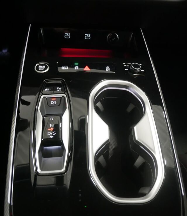 Audi A6 2026 Avant e-hybrid quattro 220 kW