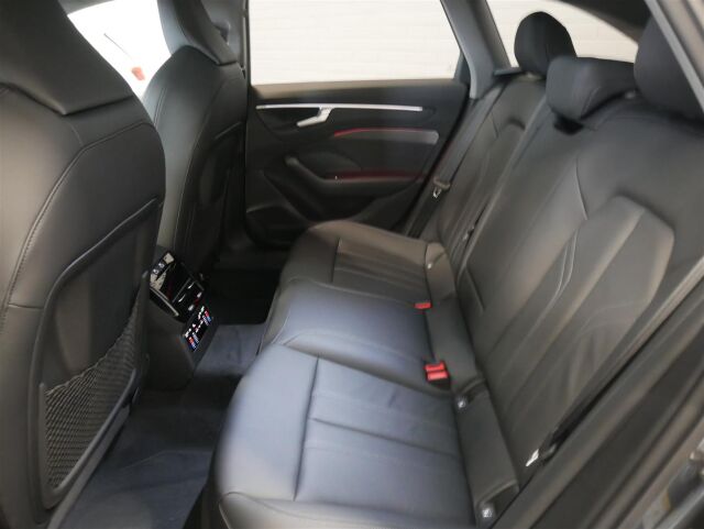 Audi A6 2026 Avant e-hybrid quattro 220 kW