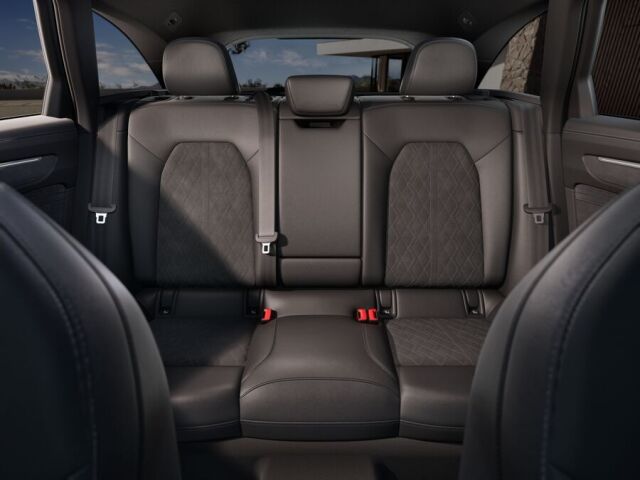 Audi A6 2026 Avant e-hybrid quattro 220 kW: Saapumassa varastoon. Uudistunut mallivuosi 2026!