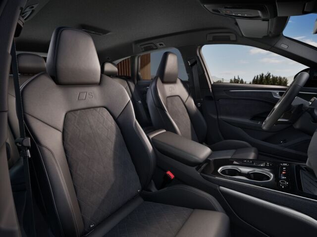 Audi A6 2026 Avant e-hybrid quattro 220 kW: Saapumassa varastoon. Uudistunut mallivuosi 2026!