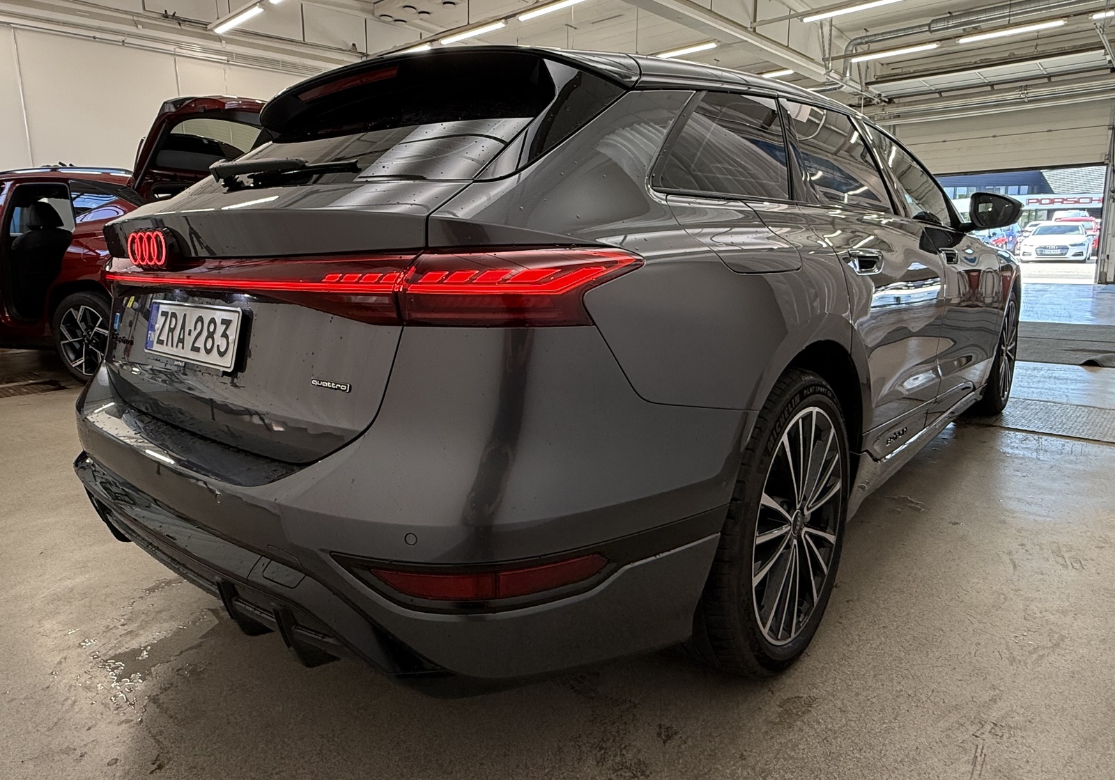 Audi A6 e-tron Avant quattro S line 2026, photo 4/9