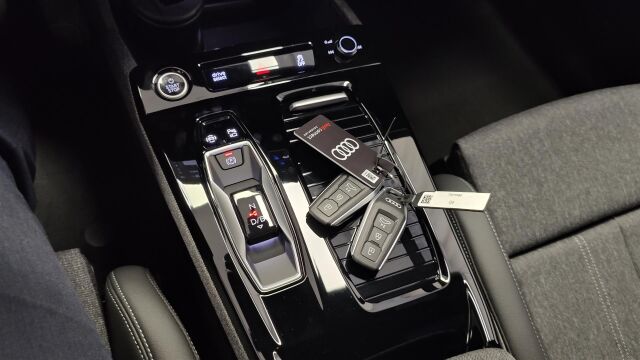 Audi Q6 e-tron 2026 e-tron quattro S line