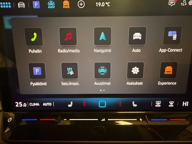 Volkswagen T-Roc 2026 Style 1,5 eTSI 85 kW (MHEV) DSG-automaatti. Hyvillä varusteilla Koukku / Webasto /Led-matriisit