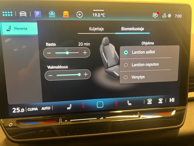 Volkswagen T-Roc 2026 Style 1,5 eTSI 85 kW (MHEV) DSG-automaatti. Hyvillä varusteilla Koukku / Webasto /Led-matriisit