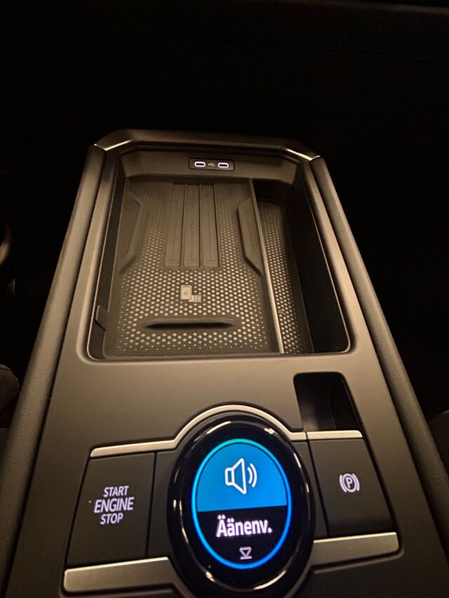 Volkswagen T-Roc 2026 Style 1,5 eTSI 85 kW (MHEV) DSG-automaatti. Hyvillä varusteilla Koukku / Webasto /Led-matriisit